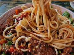 -歹歹的加个面过油肉拌面