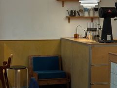 -彳亍咖啡·这里(水湾路店)
