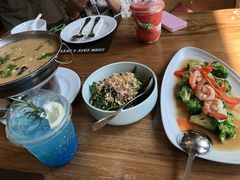 -Chom Cafe and Restaurant