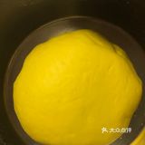 丹麦筒 准备材料：面粉 酵母（比例100:1）黄油