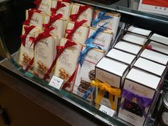 -VENCHI 闻绮(上海佛罗伦萨小镇店)