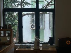 -彳亍咖啡·这里(水湾路店)