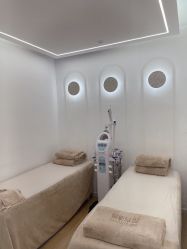 -苗方清颜痘肌研究所