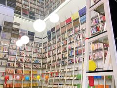 -钟书阁(松江泰晤士小镇店)