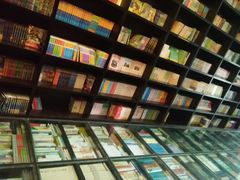 -钟书阁(松江泰晤士小镇店)