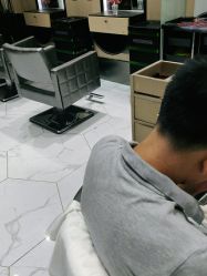 -首脑美发沙龙
