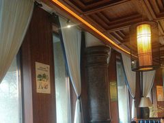 -八府香鸭·啫啫煲(华山路店)