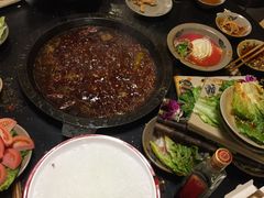 -茅草房·河畔园林火锅