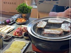 -围炉肉舍•炭烤活鳗•丹东海鲜烤肉(步行街店)