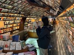 -钟书阁(珍园店)