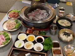 -围炉肉舍•炭烤活鳗•丹东海鲜烤肉(步行街店)