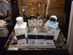 点击看大图 -THE QUEEN(北京店)