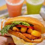 麦咖啡夏日新品来袭‼️高颜值雪冰第二杯半价