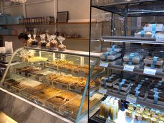 面包甜点陈列柜-老大昌(淮海中路店)