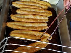 炸油条-新塍美食吴哥烧饼