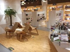 -新华里咖啡书吧(新华书店小寨店)