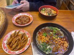 -爆炸头阿姨小四川正宗川味小吃(无任何分店)