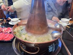-果松木炭酸菜铜火锅·外婆参鸡汤