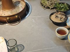 -洞庭洲·防空洞火锅·铜锅涮肉·烧烤(新百广场店)