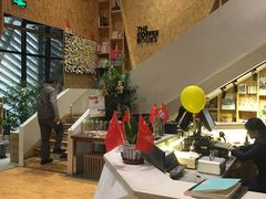 -新华里咖啡书吧(新华书店小寨店)