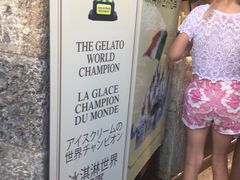 -Gelateria Dondoli