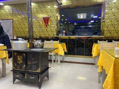 大堂-炕锅羊肉土火锅面片大王