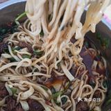 夜市的一碗红烧牛肉面，实在！！[亲亲][亲亲]