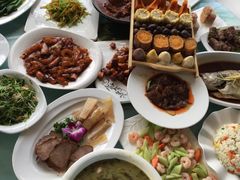 -红栌温泉山庄生态美食餐厅