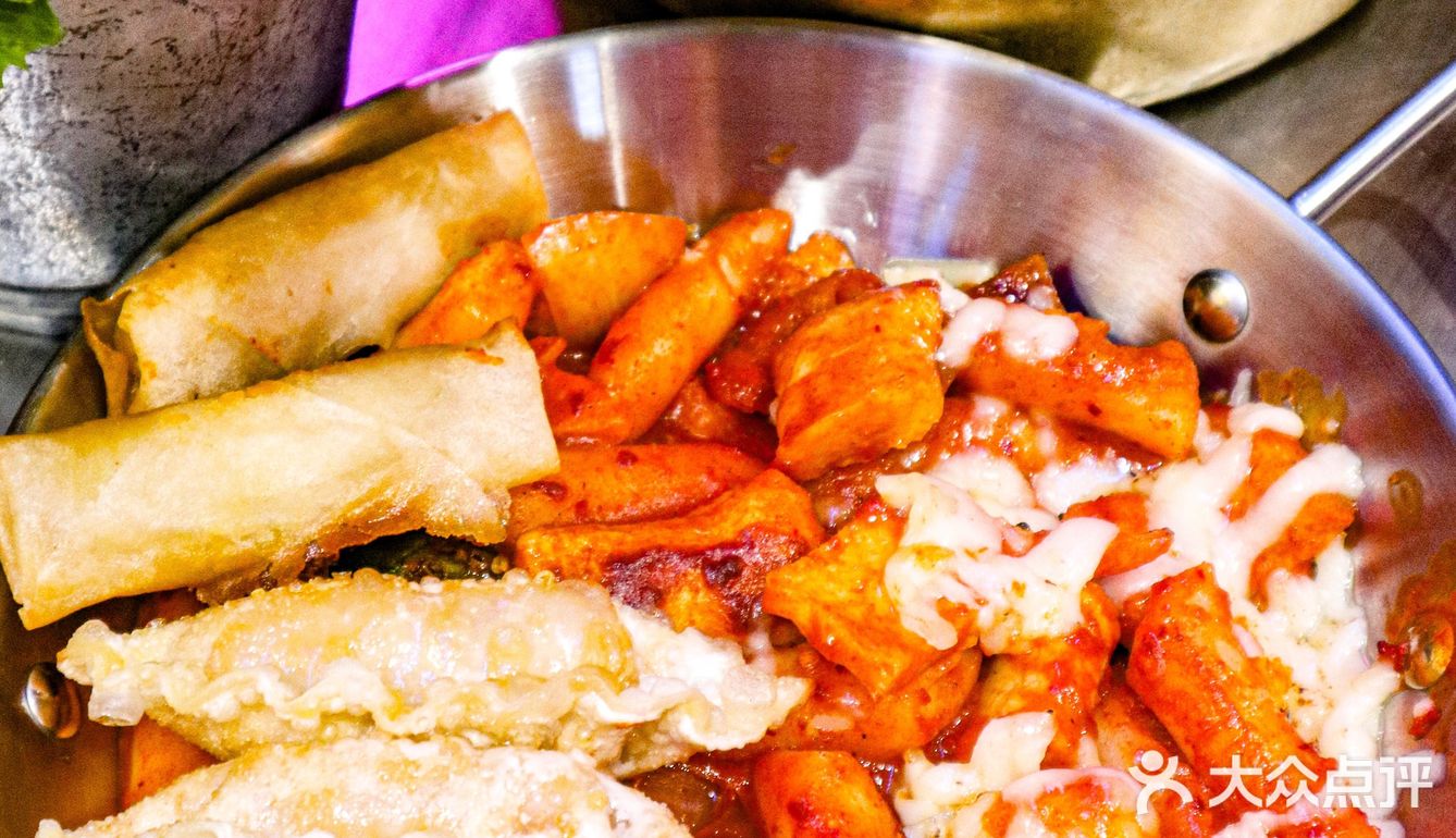 一道菜俘获你的芳心，论好吃还是牛周周·韩国烤肉的特色综合烤牛肠拼盘、无限续海带汤好吃