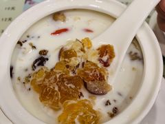 冰糖雪耳桃胶奶-广信牛奶甜品世家(台东店)