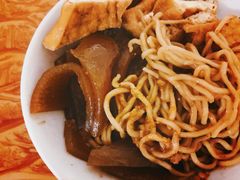 -松树干拌面店