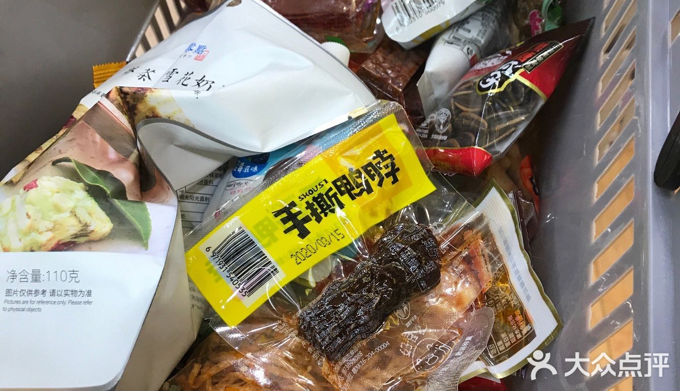 零食很忙的魚尾巴和鴨脖真香魚尾巴一定是要香辣絕辣的