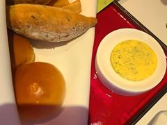 餐前面包配黄油-弦月窗LUNETTE BY AMANDA(复兴路店)