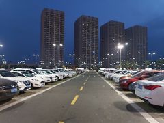 -融创茂-停车场