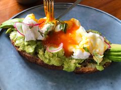 牛油果温泉蛋吐司-O'mills Sourdough Bakery&Bistro(永嘉路店)