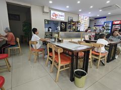 -馋嘴鸭快餐店