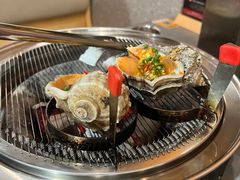 -围炉肉舍•炭烤活鳗•丹东海鲜烤肉(步行街店)