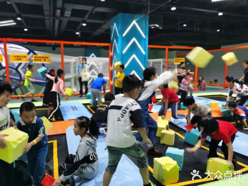 反弹蹦床公园(柳南万达店)图片