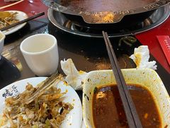 -烧哥美蛙肥肠鱼火锅·十五年社区店