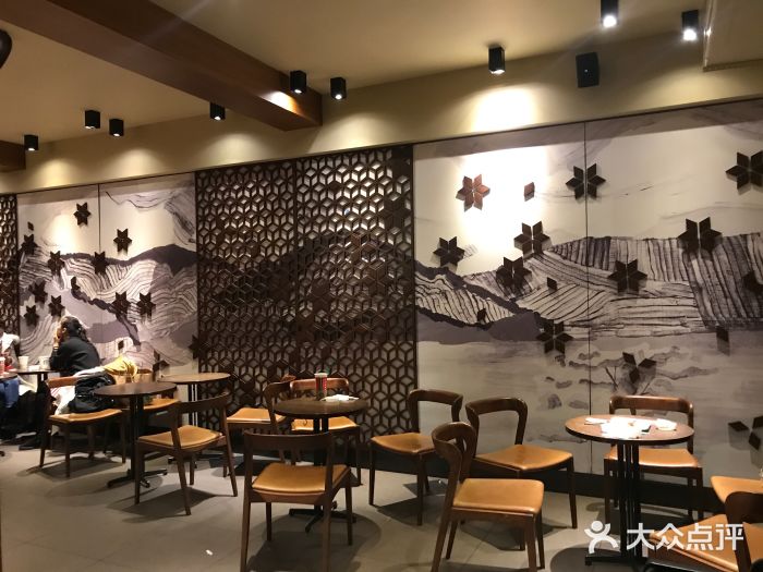 星巴克臻选(成都宽窄巷子店)大堂图片