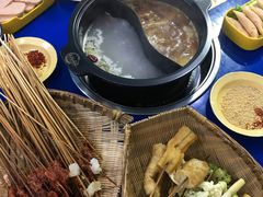 鸳鸯锅底-马路边边·成都串串(翠柏路店)