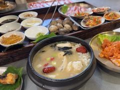 -围炉肉舍•炭烤活鳗•丹东海鲜烤肉(步行街店)