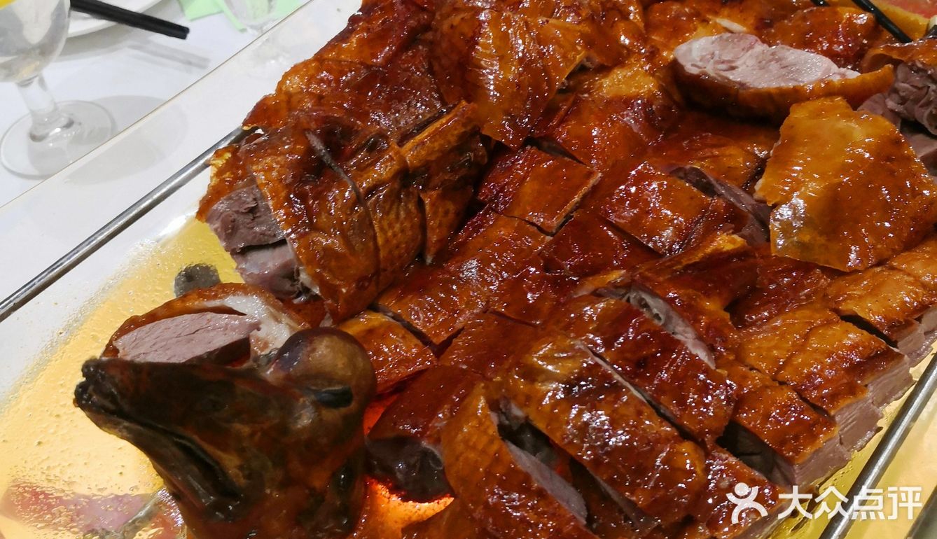 结果出品有惊喜。烧鹅皮脆肉香。阿拉斯加长脚蟹口味略淡