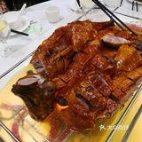 结果出品有惊喜。烧鹅皮脆肉香。阿拉斯加长脚蟹口味略淡