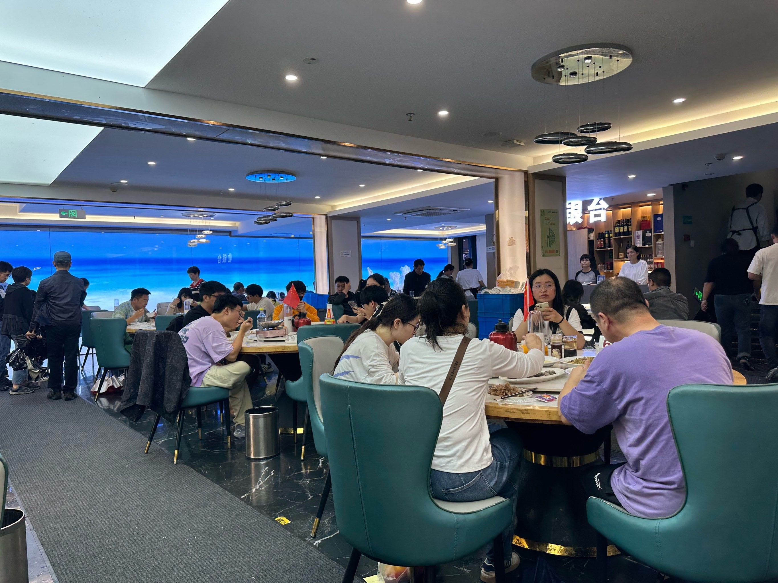 来晚了就要排队啦  舟山唯一一家有海肠捞饭的  真的香的一批  嘎嘎