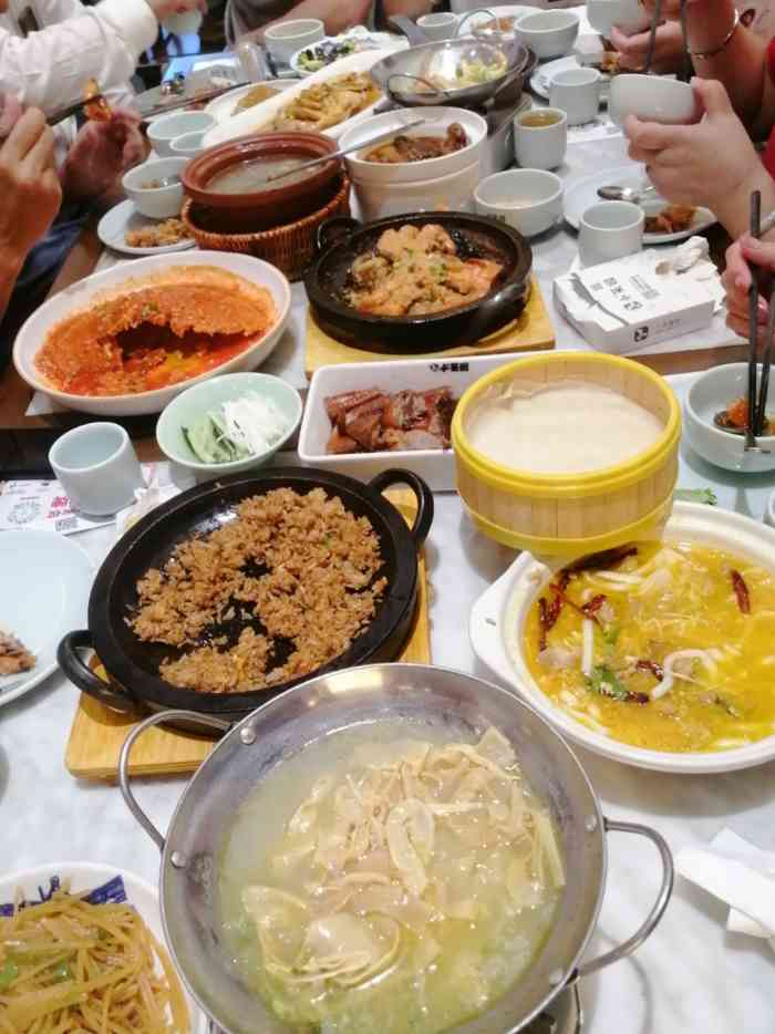 小菜园新徽菜(锡山八佰伴店)-"[薄荷]环境:环境一般,靠在一起感觉很.