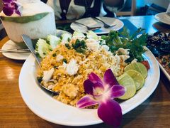 -Chom Cafe and Restaurant