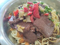 丽华早点招牌牛肉热干面-丽华早点(大成路店)