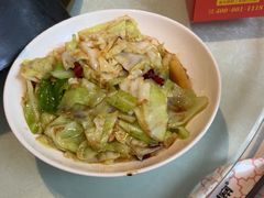 -阿瓦山寨·湘菜现炒·剁椒鱼头王(咸阳总店)