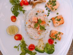 -Chom Cafe and Restaurant